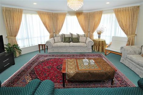 Photo of property in 64 Roberta Crescent, Orewa, 0931