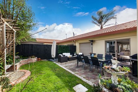 Photo of property in 3 Neta Grove, Henderson, Auckland, 0612