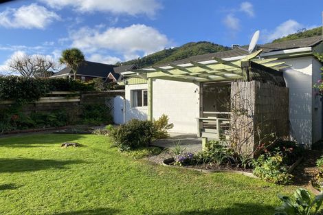 Photo of property in 15 Winara Avenue, Waikanae, 5036