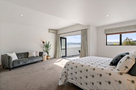 Photo of property in 52 Walter Road, Lowry Bay, Lower Hutt, 5013