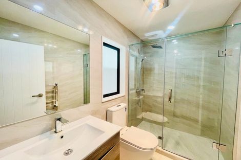 Photo of property in 1/2 Cameron Street, Papakura, 2110