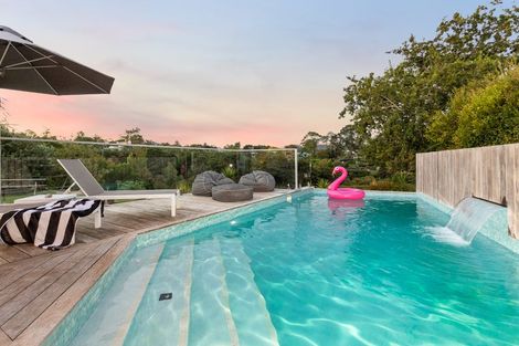 Photo of property in 43 Kent Terrace, Riverhead, 0820