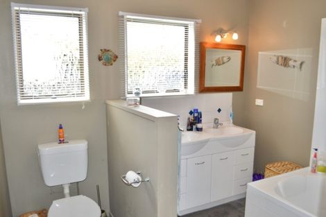 Photo of property in 11 Renata Road, Otaki, 5512