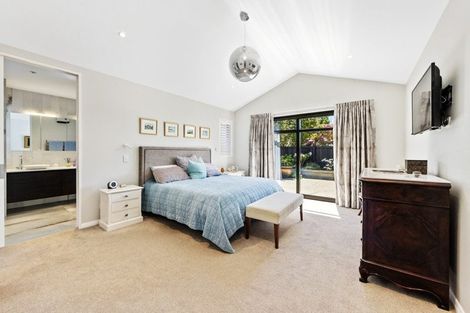 Photo of property in 17 Lees Road, Strowan, Christchurch, 8052