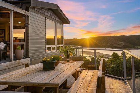 Photo of property in 62 Kiriwai Road, Paremata, Porirua, 5024