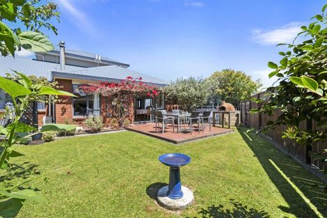 Photo of property in 8 Sunshine Place, Kelvin Grove, Palmerston North, 4414