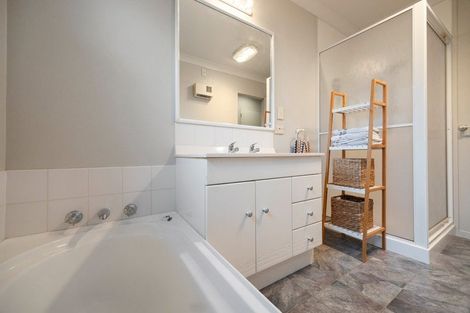 Photo of property in 2 Pascal Place, Flagstaff, Hamilton, 3210