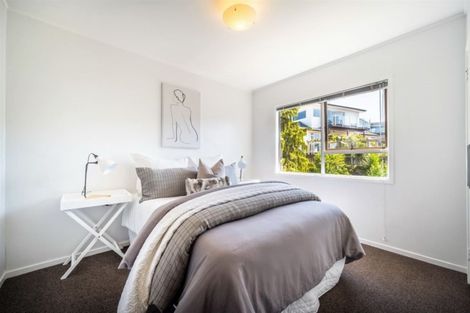 Photo of property in 2/50 Seaview Road, Castor Bay, Auckland, 0620