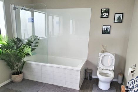 Photo of property in 28 Speldhurst Grove, Stokes Valley, Lower Hutt, 5019