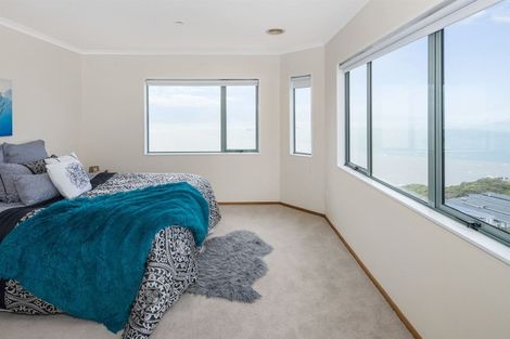 Photo of property in 22 Bennett Grove, Newlands, Wellington, 6037