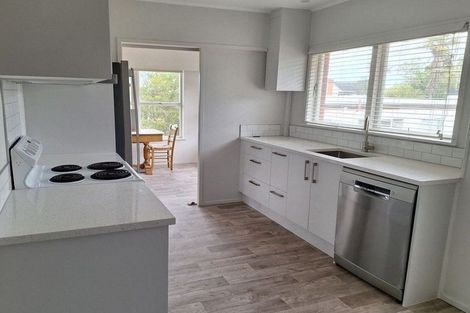 Photo of property in 2 Anne Road, Hillcrest, Auckland, 0627