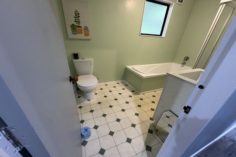 Photo of property in 26 Fiona Grove, Karori, Wellington, 6012
