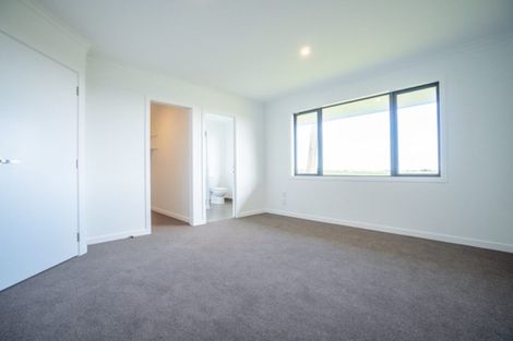 Photo of property in 33 Silicon Way, Fitzherbert, Palmerston North, 4410