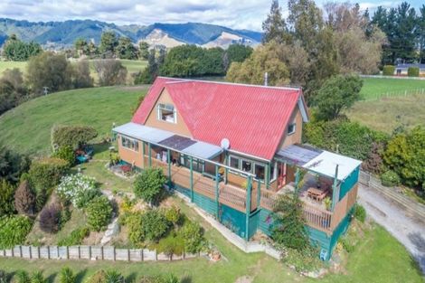 Photo of property in 246 Heatherlea East Road, Levin, 5571