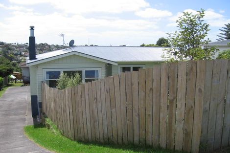 Photo of property in 1/351 Wairau Road, Totara Vale, Auckland, 0629