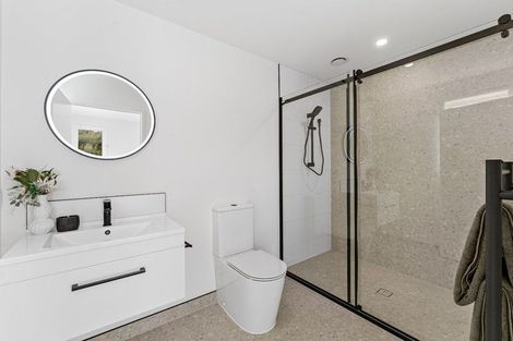 Photo of property in 21 Tahuna Minhinnick Drive, Glenbrook, 2681