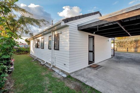 Photo of property in 1/130 Bruce Mclaren Road, Henderson, Auckland, 0612