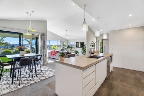 Photo of property in 19 Lady Jocelyn Place, Whitianga, 3510