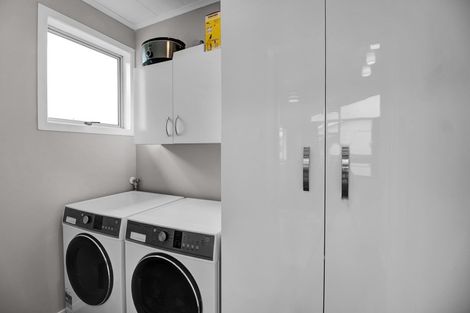 Photo of property in 10 Karaka Street, Inglewood, 4330