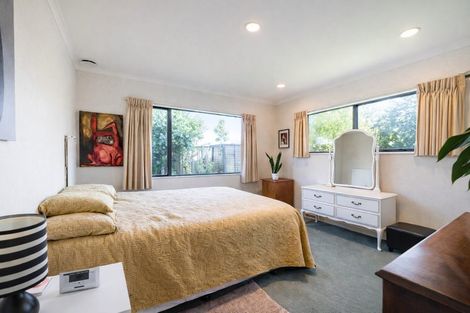 Photo of property in 17 Addington Place, Taradale, Napier, 4112