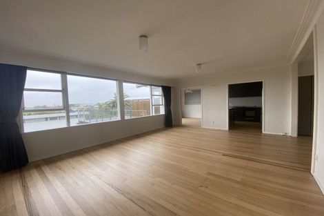 Photo of property in 83 Sunset Road, Totara Vale, Auckland, 0632