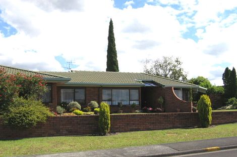 Photo of property in 1 Seagrove Road, West Harbour, Auckland, 0618