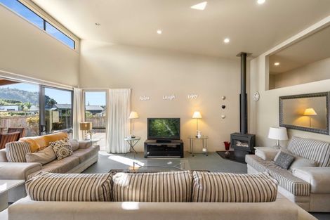 Photo of property in 10 Willow Grove, Tairua, 3508