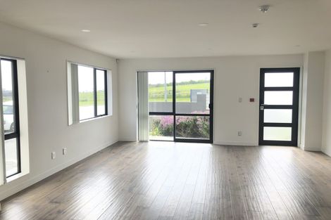 Photo of property in 16 Peony Mews, Oteha, Auckland, 0632