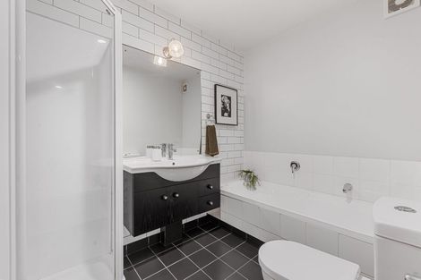 Photo of property in 24 Leneford Drive, East Tamaki, Auckland, 2013