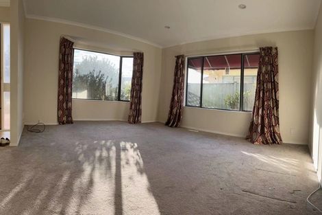 Photo of property in 16 Middlefield Drive, East Tamaki Heights, Auckland, 2016