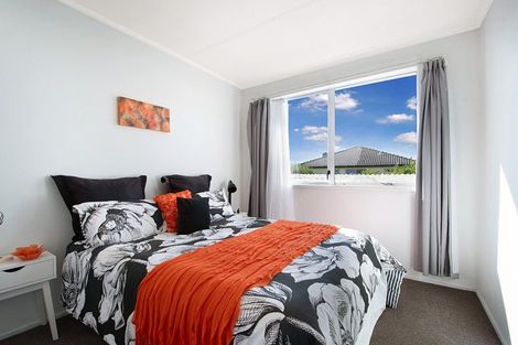 Photo of property in 33 Lincoln Park Avenue, Massey, Auckland, 0614