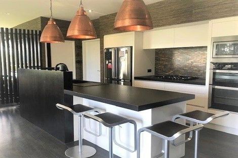 Photo of property in 9a Baring Terrace, Strandon, New Plymouth, 4312