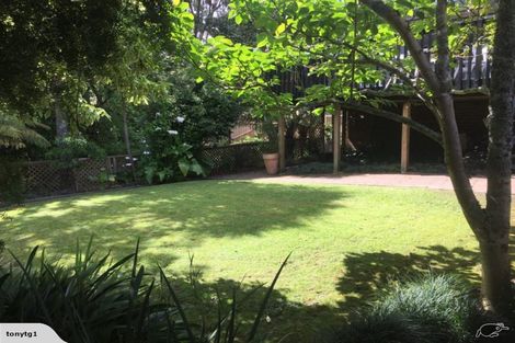 Photo of property in 9 Woodfern Crescent, Titirangi, Auckland, 0604