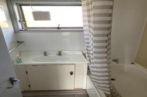 Photo of property in 2/1 Leigh Terrace, Bayview, Auckland, 0629