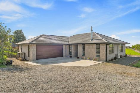 Photo of property in 2712 South Head Road, South Head, Helensville, 0874