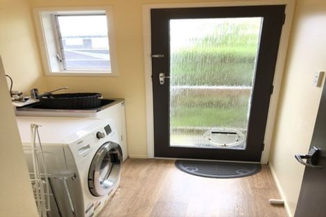 Photo of property in 2/104 Carlisle Road, Browns Bay, Auckland, 0632