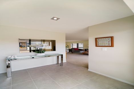 Photo of property in 21 Royalle Mews, Botany Downs, Auckland, 2010