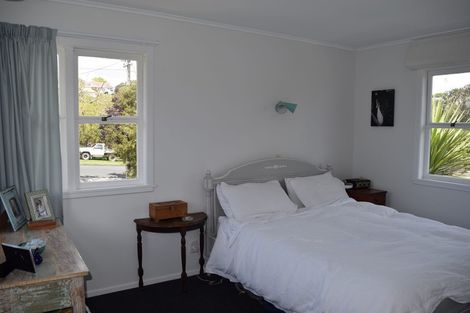 Photo of property in 11 Beulah Avenue, Rothesay Bay, Auckland, 0630