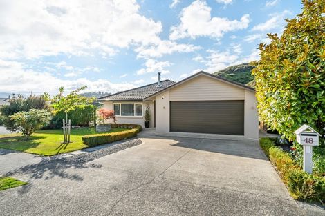 Photo of property in 48 King Charles Drive, Kingsley Heights, Upper Hutt, 5018