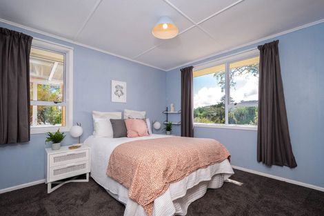 Photo of property in 8 Link Road, Newlands, Wellington, 6037