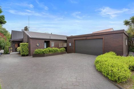 Photo of property in 30 Lastel Place, Shelly Park, Auckland, 2014