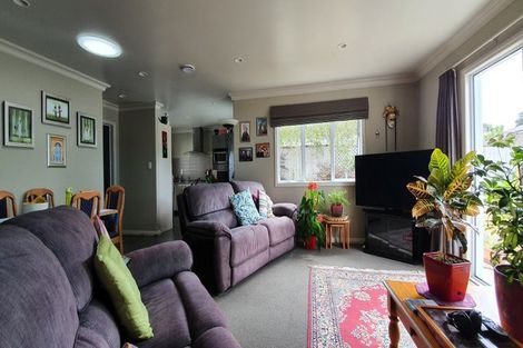 Photo of property in 10 Nirmal Place, Sunnyvale, Auckland, 0612