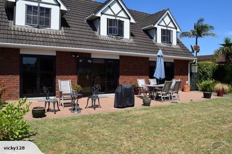 Photo of property in 1/48 East Coast Road, Milford, Auckland, 0620