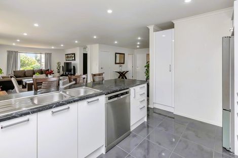 Photo of property in 2 Ocean View Rise, Ruakaka, 0116