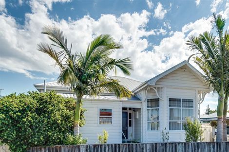 Photo of property in 68 Nelson Crescent, Napier South, Napier, 4110