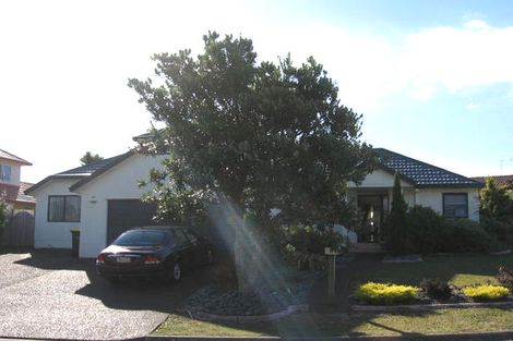 Photo of property in 1 Cayman Place, Unsworth Heights, Auckland, 0632