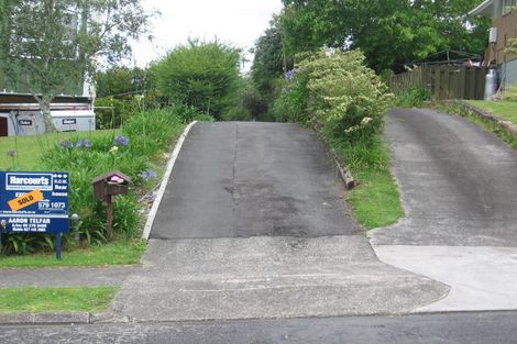 Photo of property in 23 Downsview Road, Pakuranga Heights, Auckland, 2010