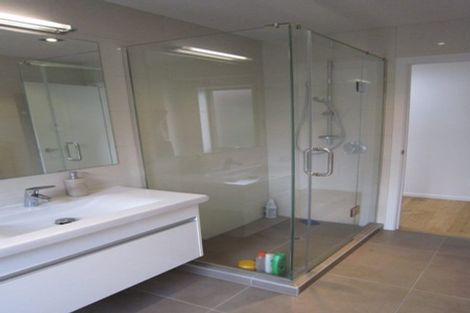 Photo of property in 10a Fraser Road, Narrow Neck, Auckland, 0624