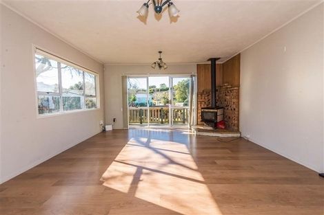 Photo of property in 49 Donovan Avenue, Massey, Auckland, 0614