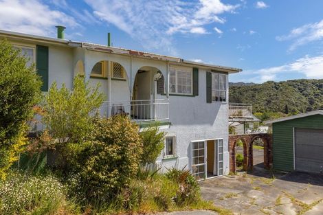 Photo of property in 82 Milton Terrace, Picton, 7220